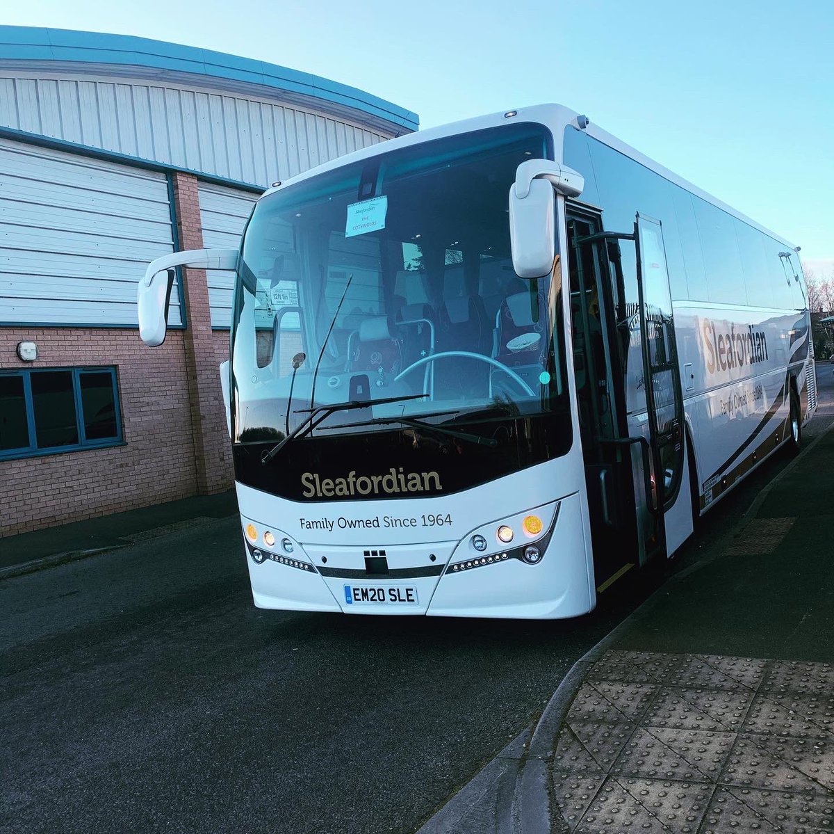 Sleafordian's tweet photo. 🌼🌳 Cotswolds bound today!
We hope all of our customers enjoy their day 😊
#sunrise #coach #plaxtons #em20sle #bus #uk #lincs #coachandbusweek #photography #photographylovers #travelphotography #traveltheworld #travelgram #cotswolds #beautiful https://t.co/q0XuV1sPDi