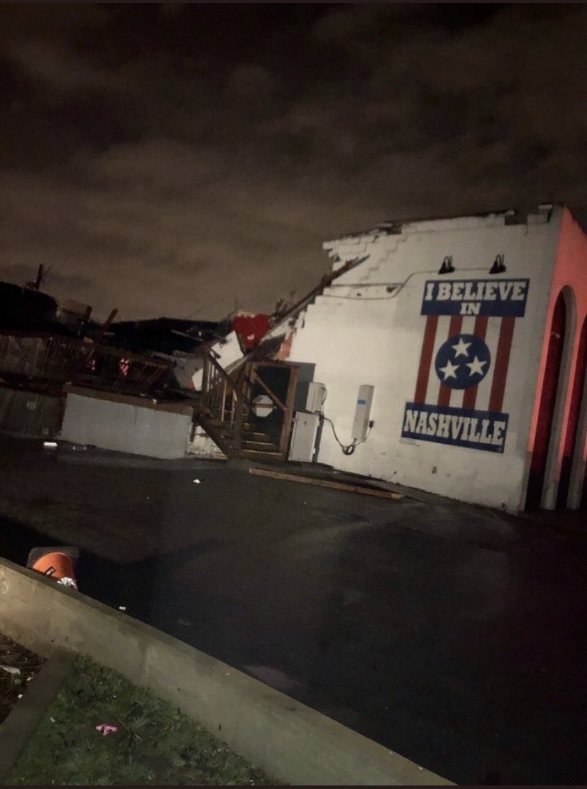Anthony_Vandy3's tweet photo. I think this says more about the city of Nashville then anything. #Nashville #nashvilletornado https://t.co/EDL5Dyf82s