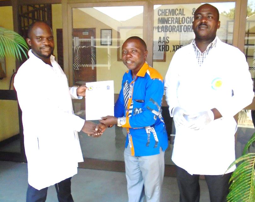 AMGC31543769's tweet photo. Certificate ceremony to Eng. Rumishael Prosper Kawa from KPR Moonshine Company Limited in Tanzania who completed two weeks training course on Spectrometric Methods at Chemical &amp; Environmental Department, AMGC. https://t.co/73LSVaUZCZ