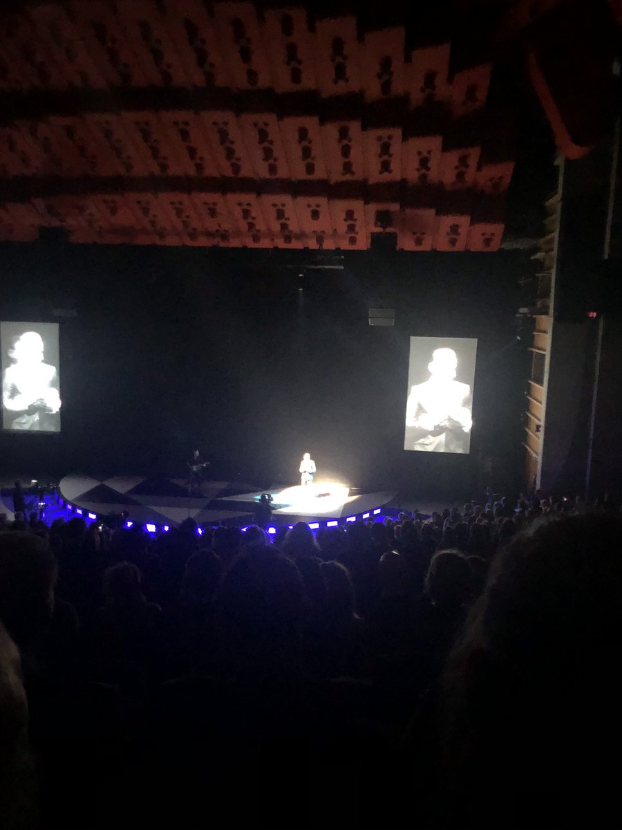 KrisSkaug's tweet photo. 💥For en start på #Vestlandskonferansen 
Industrieventyr-fortelling med @kjerpesethSPV @sparebankenvest og #dagenstall med @khd @tv2nyhetene
Du kan følge live https://t.co/jz6zvC7QVT
 #næringsliv #vekst #børs  #detstørsteskiftet https://t.co/FvGV75fsFB