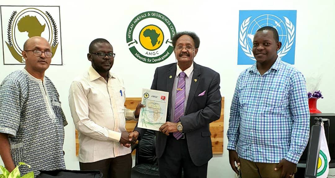 AMGC31543769's tweet photo. Certificate ceremony of Mr. Ahmed Sabeil, a Sudanese geologist working for Al Dali &amp; Al Mazmum Gold Exploration Company after completing a two weeks training in Mineral Resources Estimation. https://t.co/kg87E6AqI3