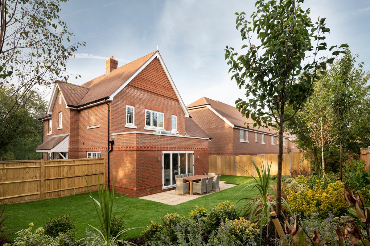 Brookworth's tweet photo. :::AVAILABLE NOW::: Located in the quintessential village of #Billingshurst, West Sussex, Stanley Mews combines modern architectural and interior design values with high specification to present 2, 3 and 4 bedroom homes of exceptional quality and value https://t.co/w4TXq18Cp3 🏡 https://t.co/1PuShN4qqq