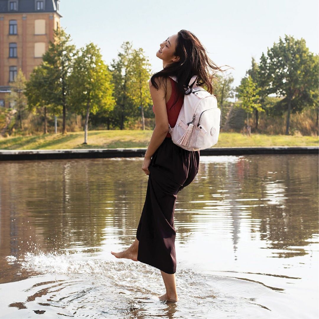 LotteMall_JKT's tweet image. Light, fashionable dan chic.#Paka Collection will suits for your everyday style and needs!
.
Get it at @kiplingIND at #LotteAvenue GF!
#KiplingIND #KiplingLiveLight #GoYourOwnWay #Paka #Delia #Backpack #Bag #lotteavenue