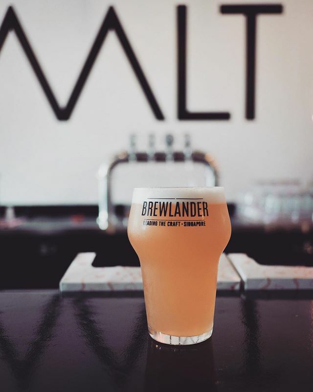 brewlander's tweet image. TFP002 Brewlander DDH IPA with Mosaic, Centennial and Ekuanot hops is back! Freshly tapped at the new kid on the craft bar block @maltcraftbeerbar . Thanks @drinking_noodle for this beautiful photo!

#ToDefineIsToLimit #drinkcraft #craftbeer #craftbeersg… ift.tt/2TwjjTr