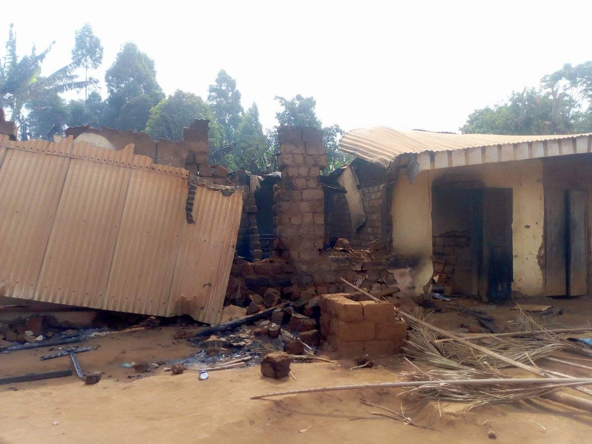 MimiMefoInfo's tweet photo. More pictures from Banbanki after military raid.

👇👇👇 Sources say several houses and business premises were destroyed. Government soldiers arrived Small Babanki, in Cameroon's NWR early Saturday February 29, shot women and children dead after killing one Amba General. https://t.co/xSddfnAdR6