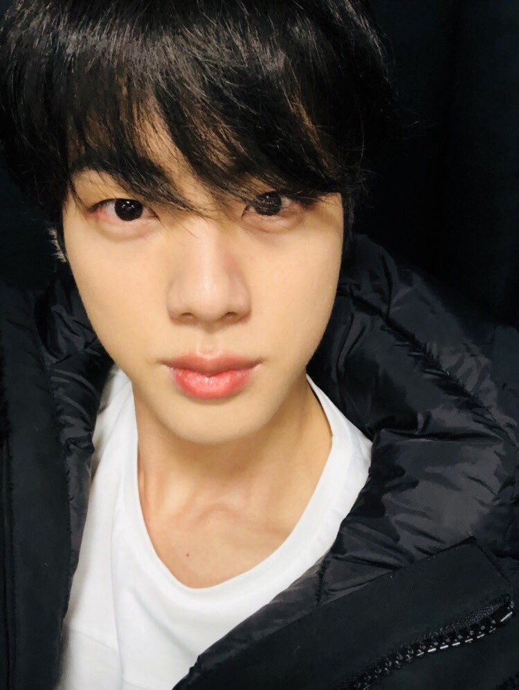 daechwiiiita's tweet photo. lol bold of me to be barefaced without my glasses for this #arsd #hellalate https://t.co/r04Yb5AeJd