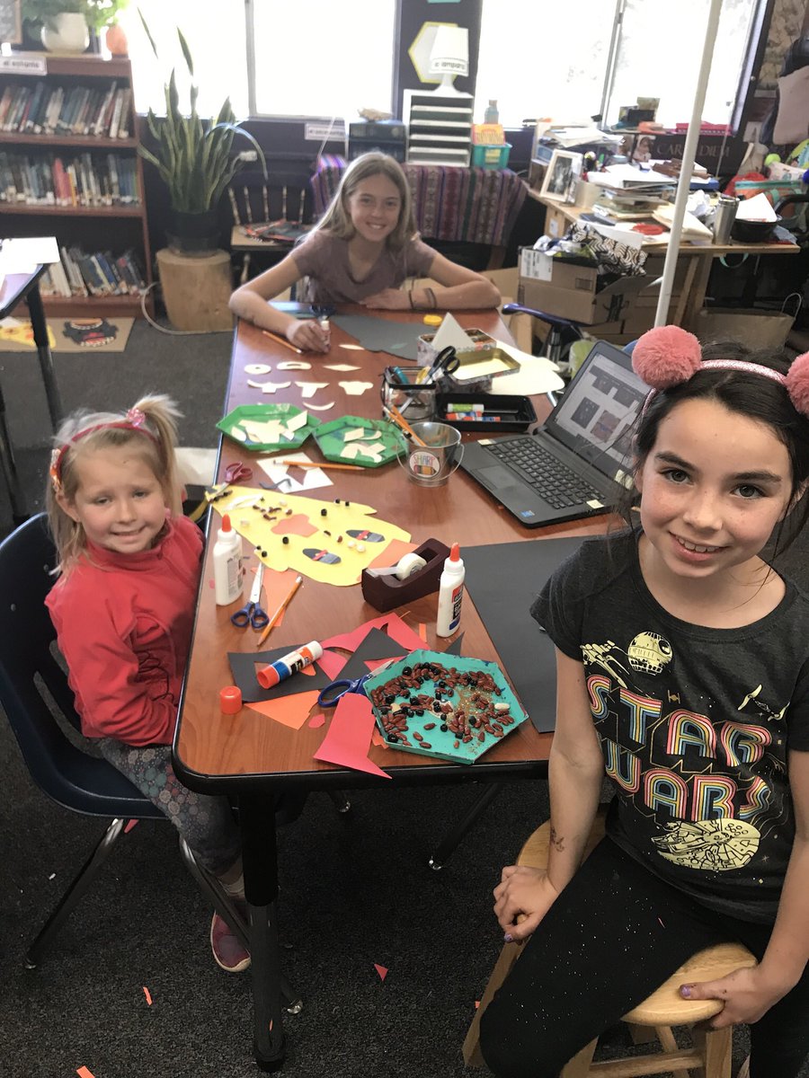 TCPS_Middle's tweet photo. Check out our #students preparing for the Big Event at @TCPS1! Come and join us this Saturday from 10-12! You’ll experience the results of two-weeks of ✂️📚🔨📝🎨🎬#projectbasedlearning #multiage #multigrade #collaboration #handsonlearning #smallschool #SanDiego #middleschool https://t.co/0FUa2oFyGn