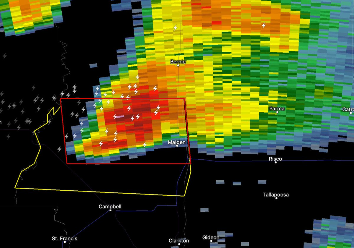 Tornado_Safe's tweet photo. Dangerous #TORNADO warned supercell is heading toward Malden in southeastern MO any minute! This supercell is located just north of the AR border. Time is 1009 pm CST! @Tornadosafetx #mowx https://t.co/cGANk3qfIN