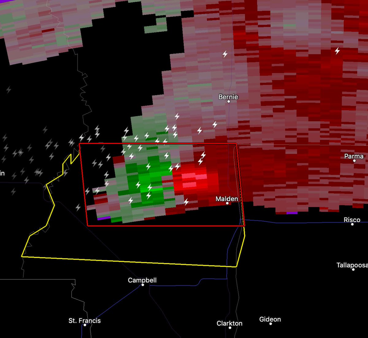 Dangerous #TORNADO warned supercell is heading toward Malden in southeastern MO any minute! This supercell is located just north of the AR border. Time is 1009 pm CST! <a href="/Tornadosafetx/">TornadoSAFE Texas 🌪</a> #mowx