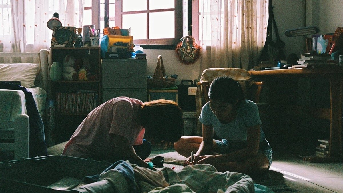 WhereWeBelongTH's tweet photo. "...เราจะเห็นความสับสนภายในใจ ระหว่างการอยู่เมืองนี้ที่เธอรู้จักแทบทุกคน แต่กลับไม่รู้ว่าจะโอบกอดคนที่นี่ต่อไปอย่างไร กับเมืองแห่งอนาคต ที่เธอเองก็ยังไม่แน่ใจว่ามีอยู่จริงหรือเปล่า..."

#WhereWeBelong กลับมาฉายอีกครั้งที่ Lido Connect 8 มี.ค. / 20.00 น. https://t.co/qx36lmAO9U https://t.co/WYdmoB5HyV