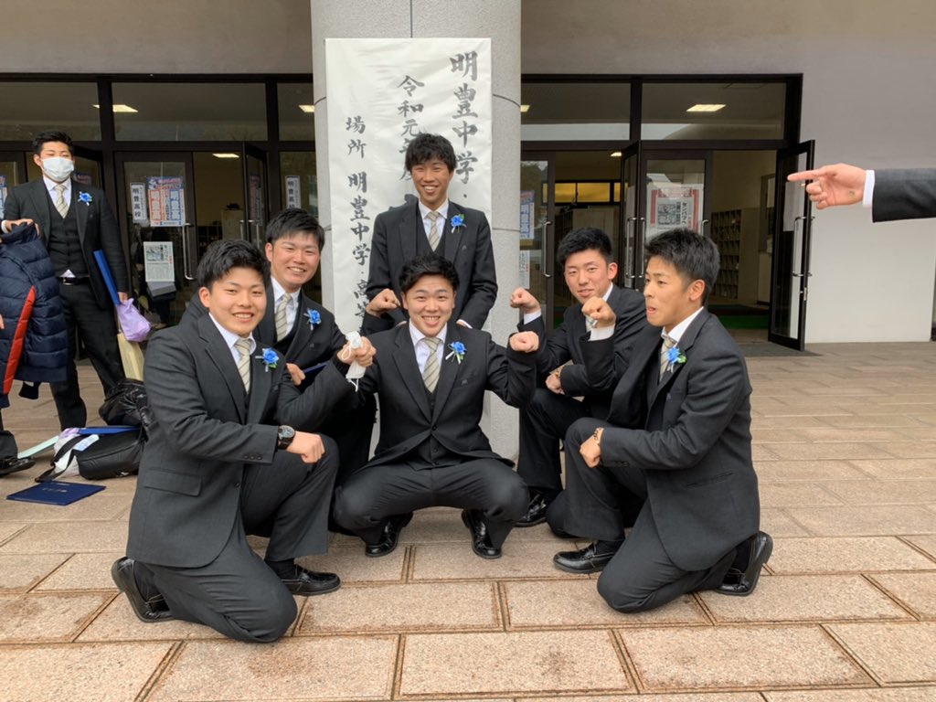 ren1126ohata's tweet photo. 卒業〜
いやほんとに濃い3年間を過ごせた！
この先こんな仲間と出会うことは絶対ないわ！なので、集まれる時は集まりましょう
みんなだいすき！ほんとにありがとう😊

#明豊
#19期生
#みんな
#大好き
#最高の
#仲間
#3年間
#本当に
#ありがとう https://t.co/4EKzBqDQmx