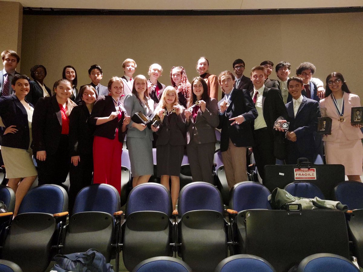 lsw_speech's tweet photo. Two weeks ago we competed at Lincoln East and finished the regular season with a third place finish at East! We had top novices, triathletes, and most of all, a happy team! https://t.co/xOGOP4HDmF
