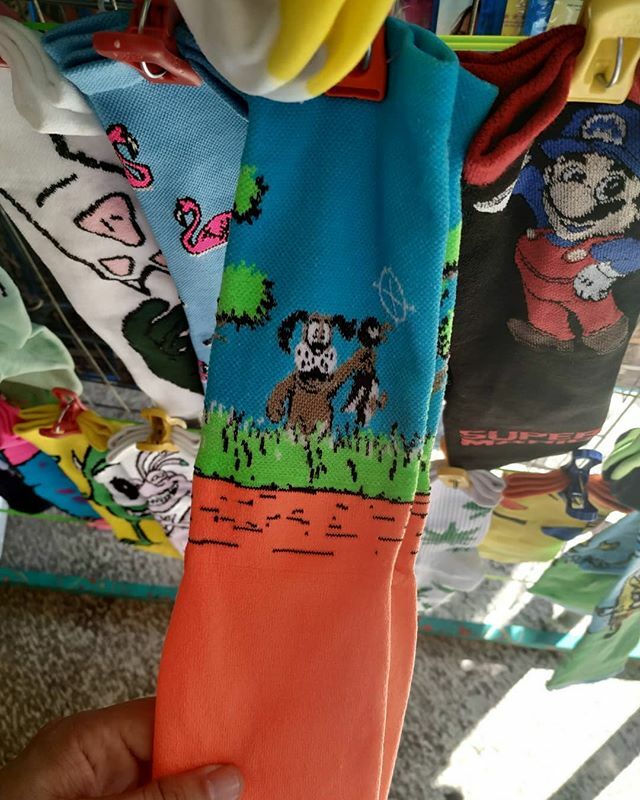 AnaqueldeVG's tweet photo. Lo que encontré en un mercadito 🧦

#duckhunt #nes #nintendo #calcetas #calcetines #8bit #videogames https://t.co/YPCGf3rnym https://t.co/lCIxTT1jme