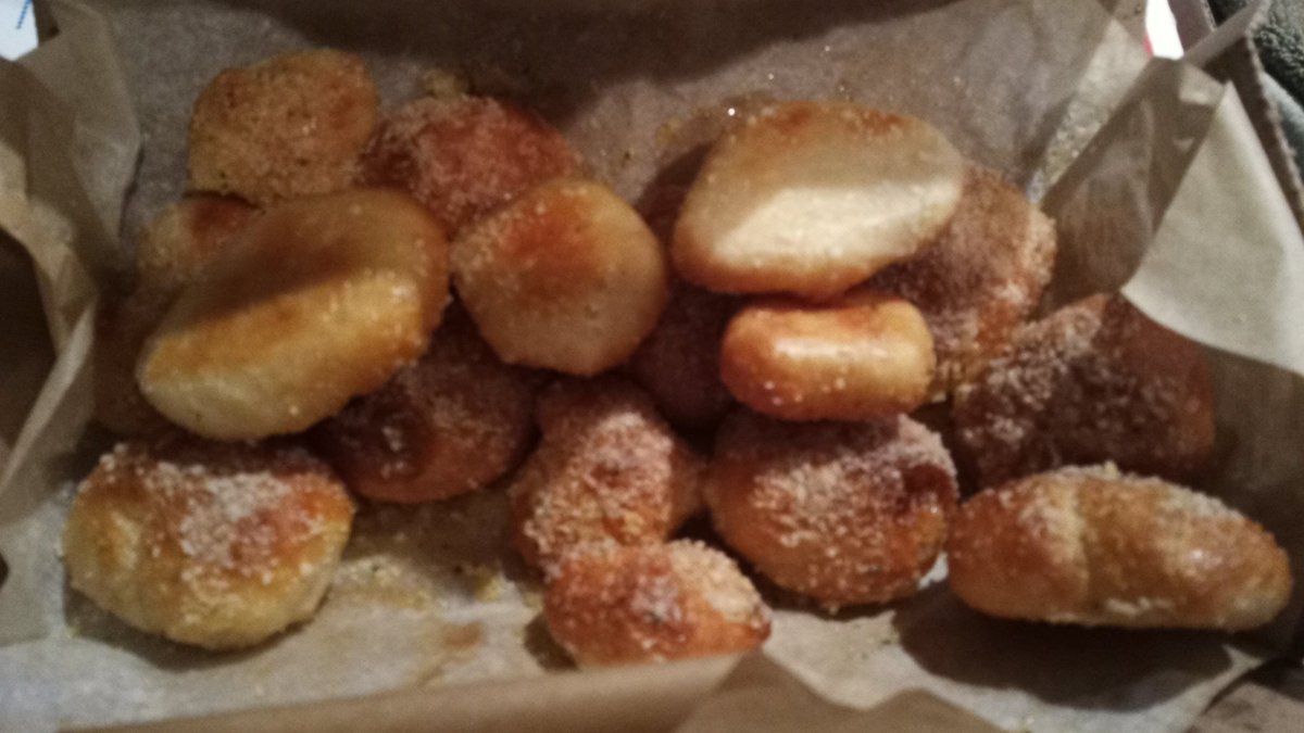Terpstorm's tweet photo. Hey @dominos why so cheap with the #sauce? Bought the bites but no dipping :( https://t.co/sbaIhwKtpk