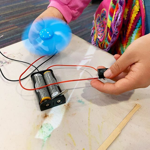 SCLteens's tweet photo. For the month of March we at Open Labs are focusing on electricity, engineering, electrical engineering and robotics. And so for todays experiment we constructed circuits with on and off switches as well as creating mini “Motorcons” with just a battery a… https://t.co/D565kwQZby https://t.co/l639PTUtXU