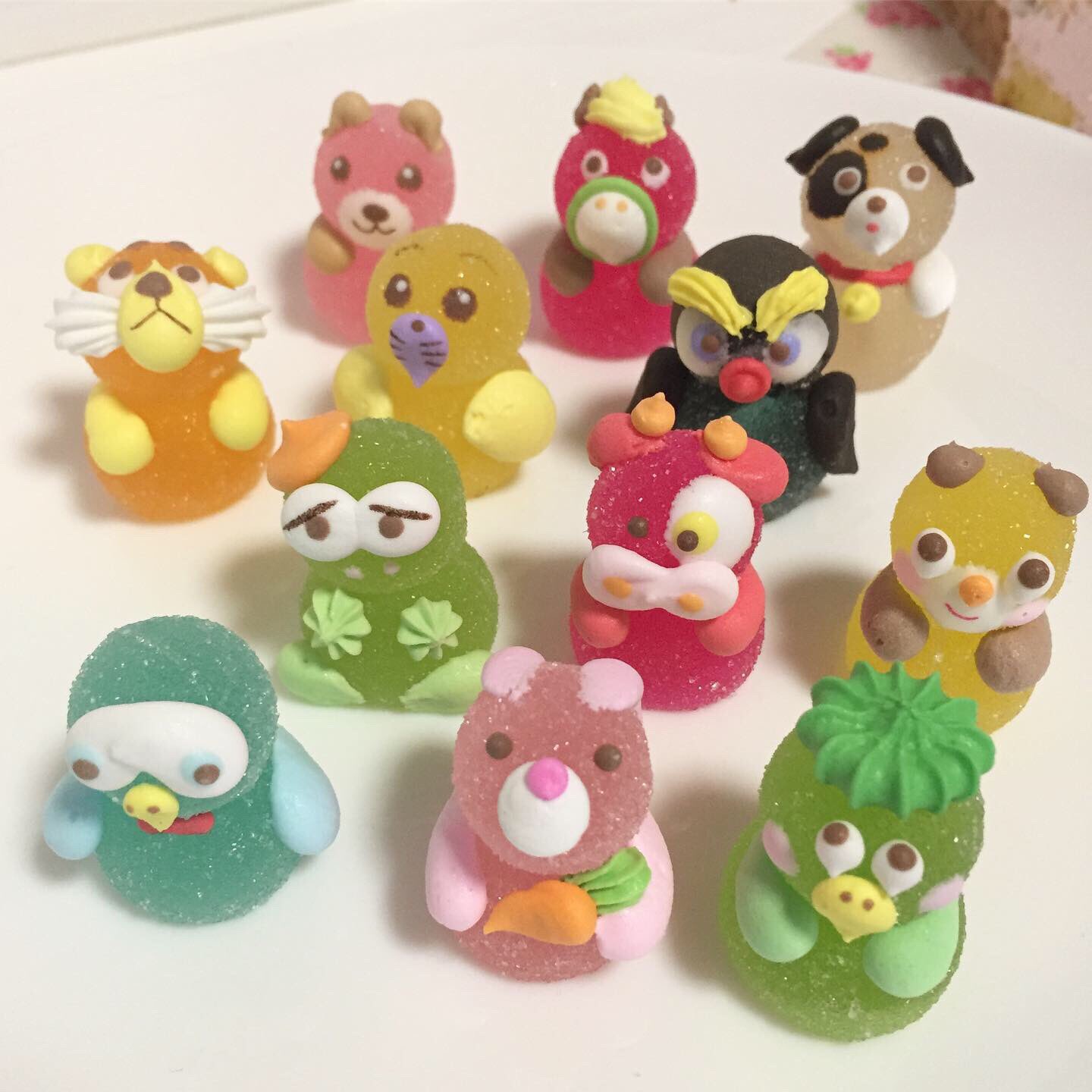 グランスィエル 動物ゼリー ゼリーなので砂糖菓子より柔らかくて食べやすく 赤色はいちご味 黄色はレモン味など味もあって美味しく食べられます 子供の日商品としても販売予定ですが まだ未定です なくなるかもしれませんのでお求めの方はお早めに