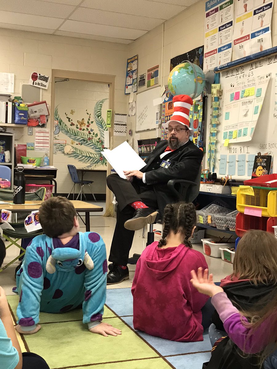 TeamThroneberry's tweet photo. A fun Monday celebrating all things Reading and Dr. Seuss @HPEStigers ! Thank you @KCBrock44 and crew for your organization of this fun event! 📚🐾#ReadAcrossAmerica #drseuss #favoritebookcharacterday #charlottesweb https://t.co/bWDXf3JA6b