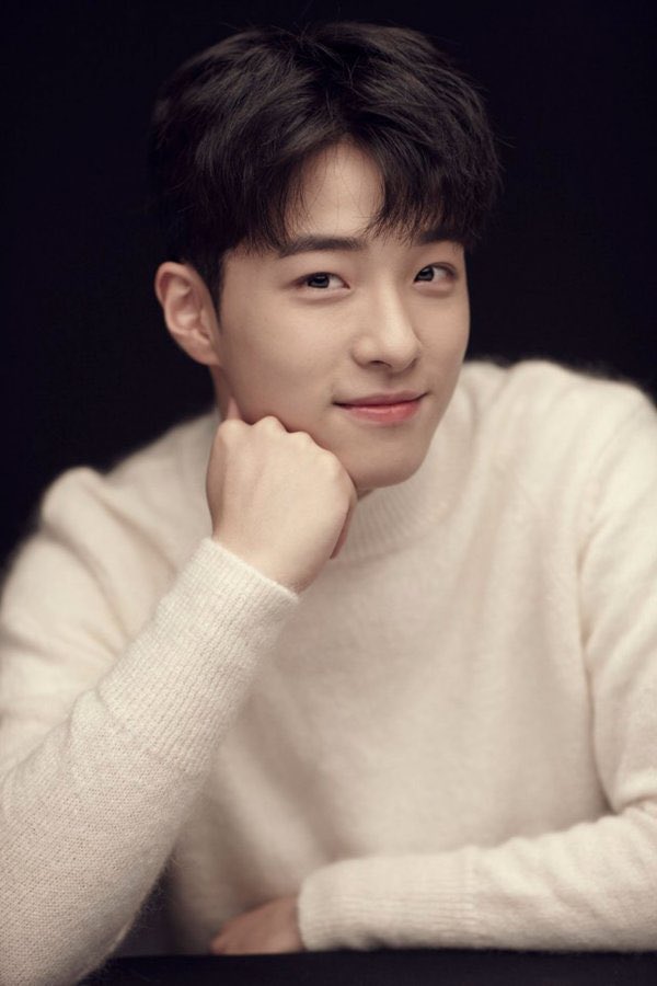 vocalstanforevs's tweet photo. Da Reum is still at the stage of "younger version of lead".... I cant wait to see him in a drama where he is the lead 😊 i feel its soon https://t.co/NOSmzllZK2