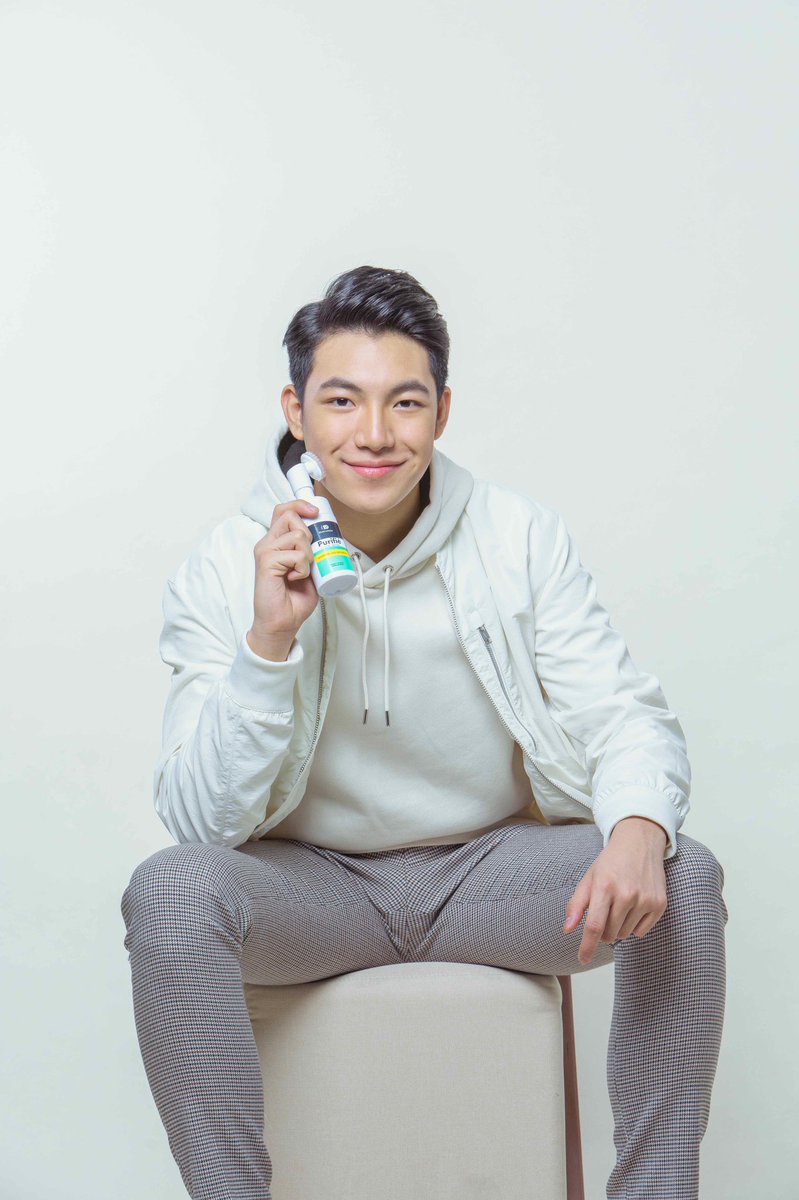 iamjamesbanaag's tweet photo. LOOK: @Espanto2001 is now the brand ambassador of @Beautedermph. Congratulations, Darren! https://t.co/kSfaDWW8Qo