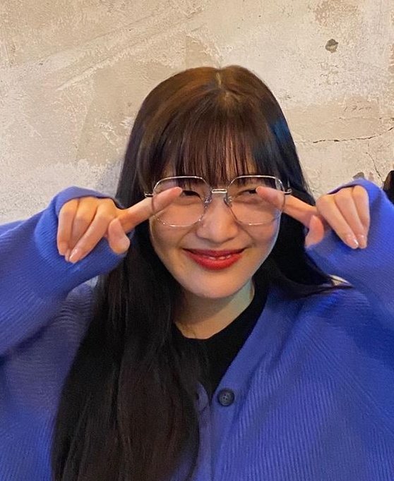 imchujoy's tweet photo. น้องจอย : แว่นเเฟชั่นค่ะเพราะไม่มีเลนส์ https://t.co/k38d4ECnLI