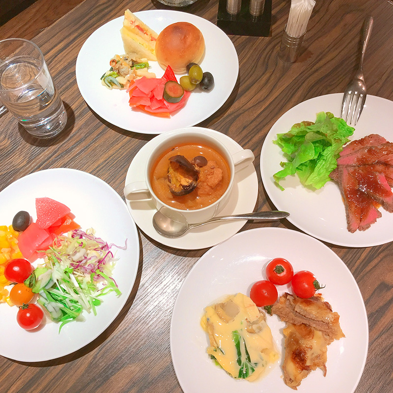 公式 Anaクラウンプラザホテル新潟 もうね 休止中止のお知らせばかりツイートしててさみしくなっちゃった から 今日のうちのお昼のビュッフェをですね 中の人が美味しくいただきました写真をですね 載せちゃうんです ビュッフェ再開したら皆さん食べに