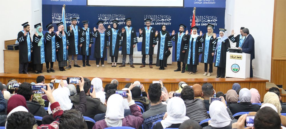 News_Zu's tweet photo. خريجو كلية التمريض في جامعة الزرقاء يؤدون القسم القانوني

https://t.co/UYJmKZvLVs https://t.co/wrlmnWOeJi