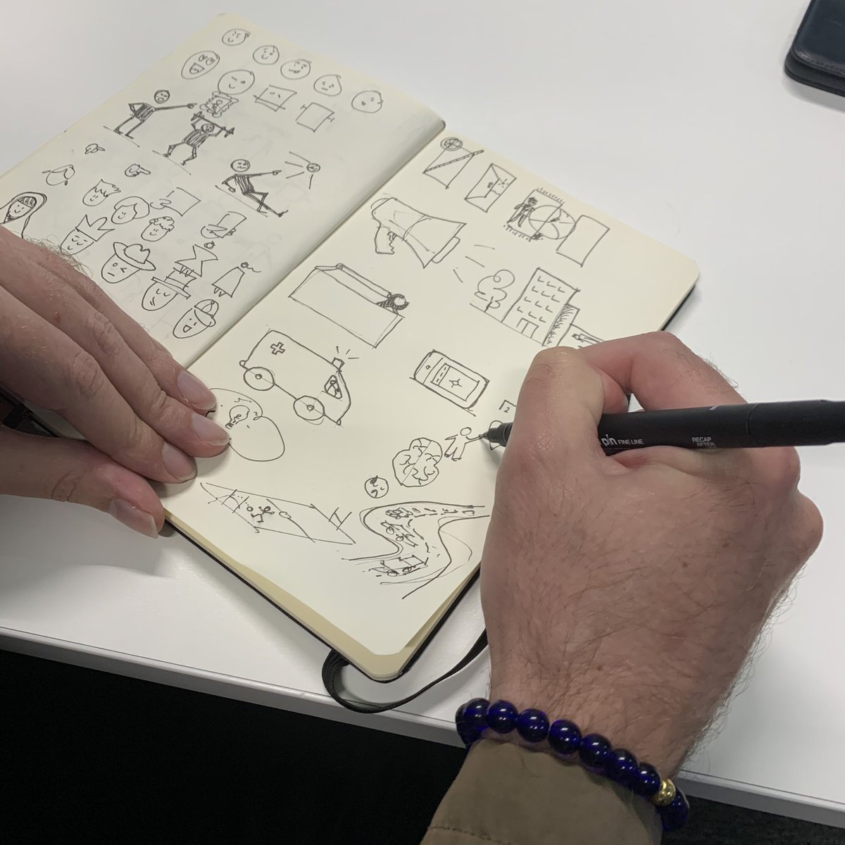 bencrothers's tweet photo. Great fun this afternoon doing a guest lecture on sketching for design at @Sydney_Uni - big thanks @heywhatifwe 🙏✨✍️ https://t.co/VExlkE6GVN