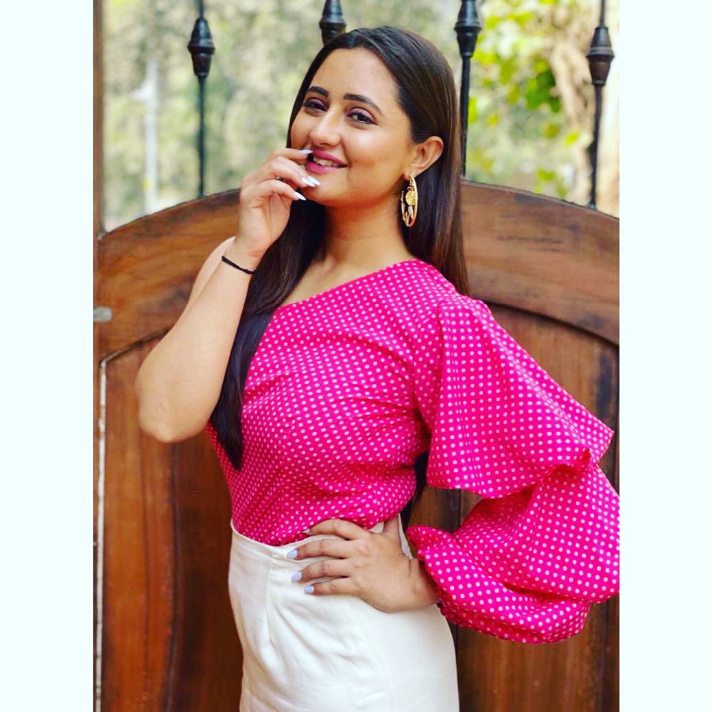 TheRashamiDesai's tweet photo. There I power in kindnesses😇😇
Happy Tuesday 💕💕💕
What is you inner power? https://t.co/6ydvtLAdZP