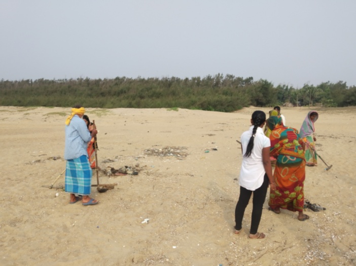 Astaranga block, Jahania beach cleanup drive under #MoBeach initiative by volunteers including women SHG groups.
#CleanBeach #BeachCleanup