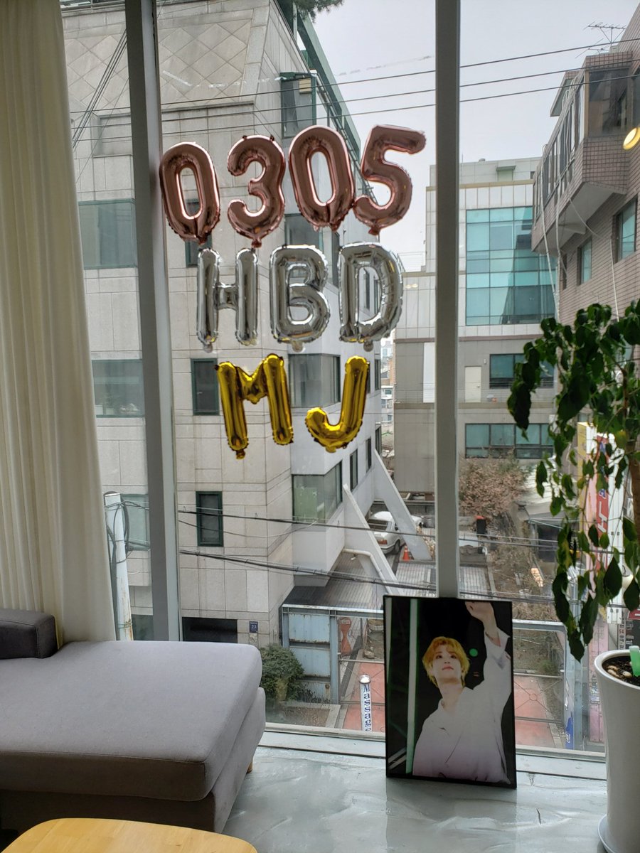 myung305's tweet photo. 명준이 생일 카페 다녀왔어요!!
예쁜 명준이가 가득해서 너무 행복했어요❤
컵홀더도 그렇고 특전까지 너무너무 예뻐요😆
이벤트 진행해 주셔서 감사합니다!
#해피왕자777_엠제이데이
#3월_요정_엠제이 https://t.co/YBJnkYRDQh