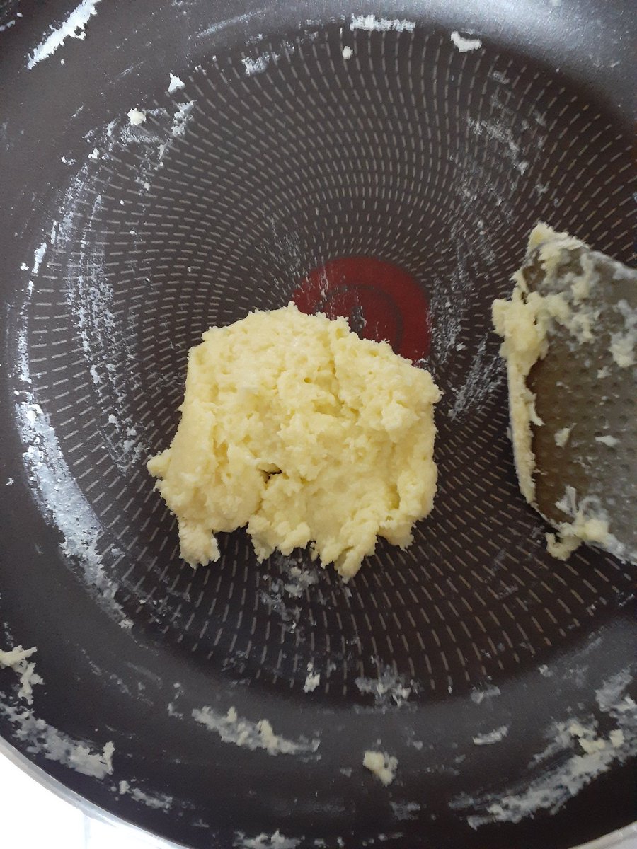 これ(昨日のフルーチェの残り380g)が、こうじゃ

感想:腕が死ぬ

少ないから3～40分くらいでできた。漫画読みながらやった。
アラ熱とれたら冷蔵庫いれる。 