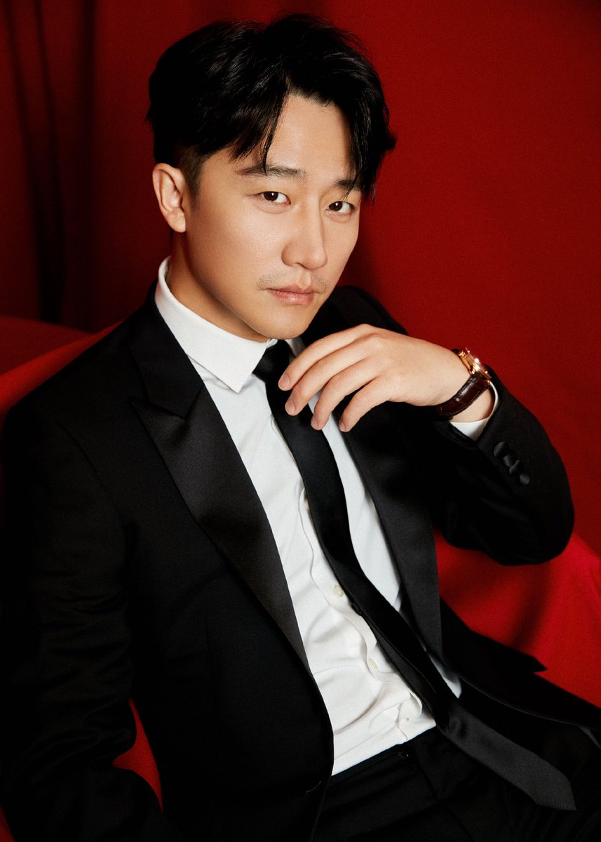 dramapotatoe's tweet photo. Happy 35th birthday to #HuangXuan! 🎂 The actor is best known for films #TheMassage, #Youth, #OnlyCloudsKnow, #TheLegendoftheDemonCat, dramas #TribesandEmpires: #StormsofProphecy, the currently airing #ThePerfectPartner, & more. Catch him next in #Sniper and film #WuHai!
#黄轩 https://t.co/3Eny5fH7lJ