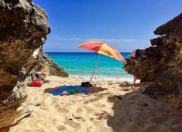 bermudarentals's tweet photo. Need to escape the never ending winter weather? Contact us now and we’ll find you the perfect place 📸 taken by Brant O. 
#bermuda #wearebermuda #gotobermuda #bermudatriangle #travel #travelgram #travellife #islandvibes #beautifuldestinations #whereto… https://t.co/otm4mBngRG https://t.co/w9LqKkB2qr