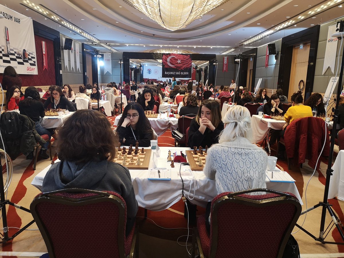 Arzum Kadınlar Satranç Şampiyonası'nda 2. tur heyecanına ortak olmak için 👉kadinlar2020.tsf.org.tr