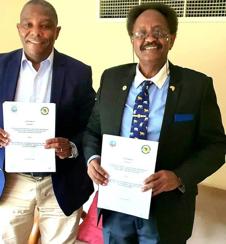 AMGC31543769's tweet photo. A formal agreement was signed on 6th February 2020 in Kampala, Uganda between ICGLR and AMGC. The agreement is regarding a working plan and modalities of operations of a highly sophisticated and state of art Analytical Finger Printing (AFP) laboratory. https://t.co/95RaahrDAz