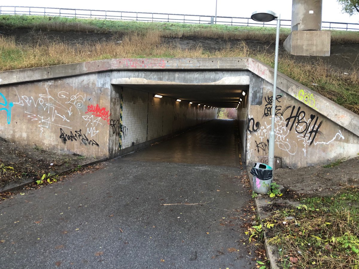 TTunnlar's tweet photo. Många kommuner och fastighetsägare har problem med skadegörelse och otrygghet i tunnlar som byggts för att öka trafiksäkerheten. Följ med @TryggareSverige och oss på tunnelvandring 18 mars och se hur man skapar trygga tunnlar. Anmäl (kostnadsfritt) på https://t.co/uCCk5TpYeD https://t.co/x5tjkQ82hy