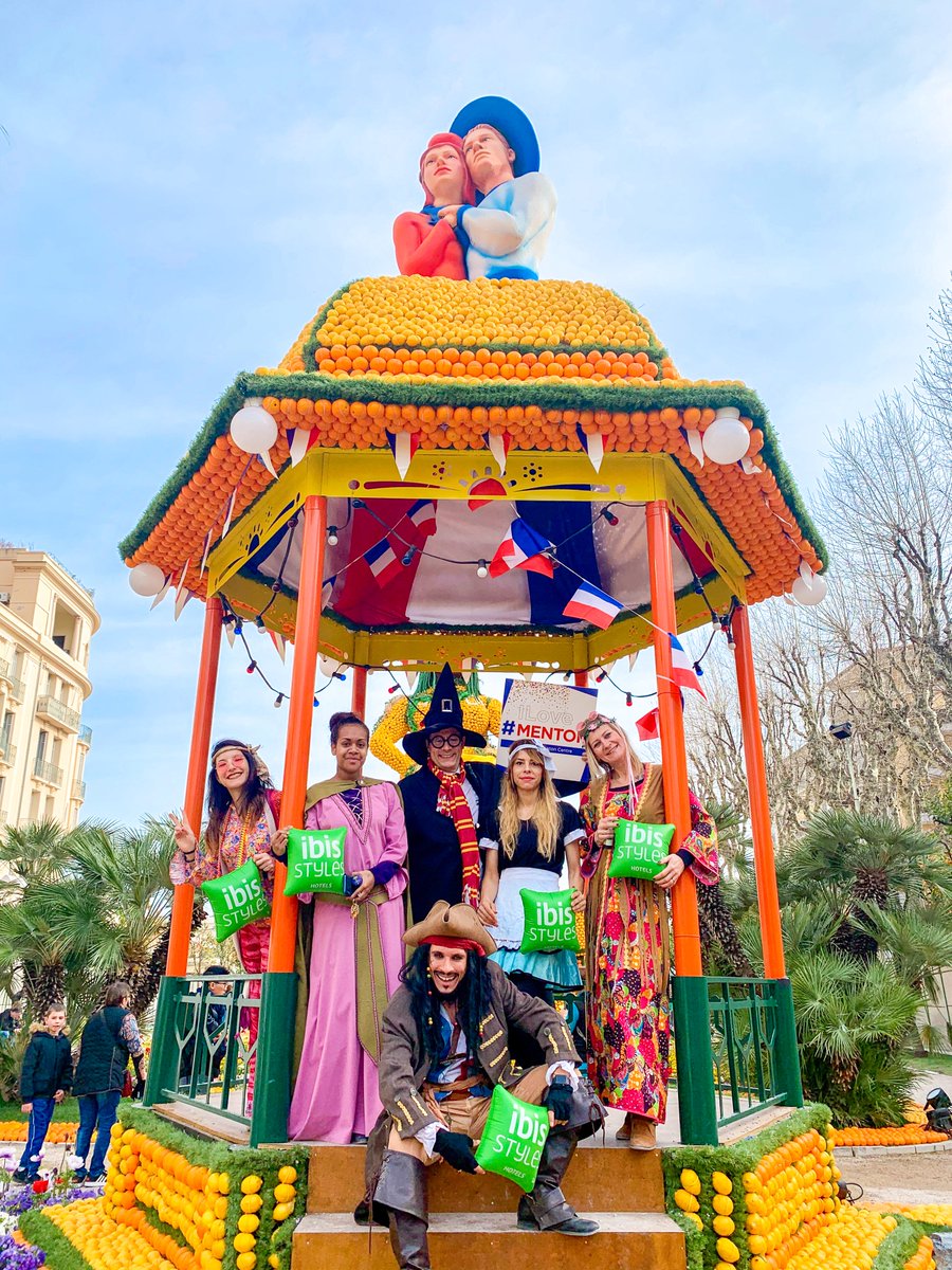 summerhotels_'s tweet photo. Retour en images sur l'événement festif de #Menton : la #FêteDuCitron 

Les équipes du Quality Hôtel Méditerranée et de l'ibis Styles Menton sont impatientes de vous accueillir l'année prochaine :
👉 https://t.co/EfvvM9O1GX

#SummerHotels #CotedAzurFrance https://t.co/yxLSuNRxy3