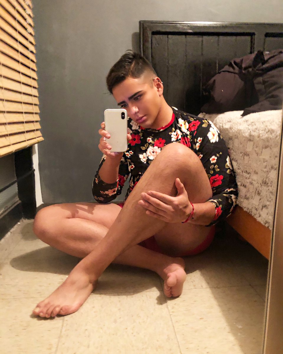 HecctorGiovani's tweet photo. Sin lugar en mi camita ❤️ quien desearía estar conmigo 💋 https://t.co/dxLXDlUkin