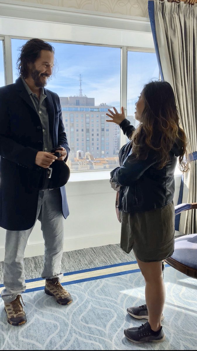 ch0ubella's tweet photo. Keanu shook my hand, asked for my name, suggested that we take a photo, asked to make sure the photo was good and then HUGGED me 🤗 I’m happy because I felt that I was able to brighten his day (look at that laugh!) the way he brightened mine. #keanu #keanureeves #matrix #matrix4 https://t.co/px09IULPF7