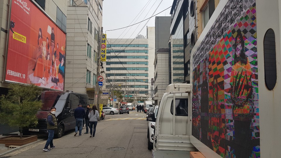 WingsForX1's tweet photo. One It! You may appear like an ordinary person but look at the brave footsteps you take every day for the one who cannot utter your name. Thank you for your love throughout this journey.
______
Today, our LED Truck visited Woollim Ent.
#StandFirmForX1Unit
@x1official101 https://t.co/YEgQbZ5OBD