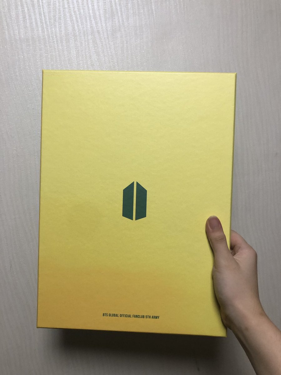 ttt3248's tweet photo. 아미 5기 키트 택포 1.7 양도합니다
앞쪽이 빛 때문에 색이 부분만 바랬지만 그거 빼고는 멀쩡해요!
(카드 제외 풀박스) https://t.co/z27GazSynv
