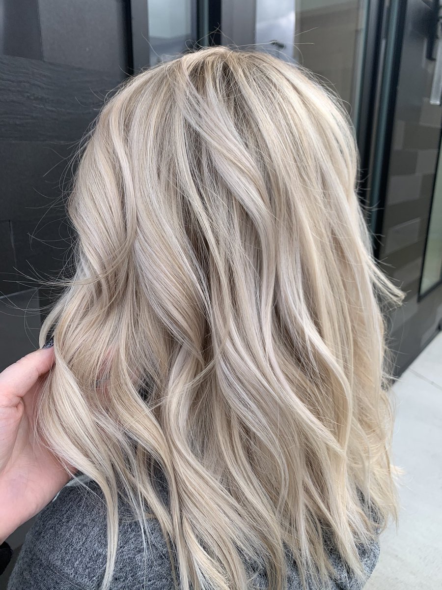 trinfellhauer's tweet photo. Hello beautiful ladies around the Area, go follow my hair insta and keep up to date when I’m taking clients and if you follow I’ll give you half off a hair cut when you show me 💞 (45$ cuts) or a free cut with any color service. Can’t wait to do your hair😍 https://t.co/XrsKzKN0Ls
