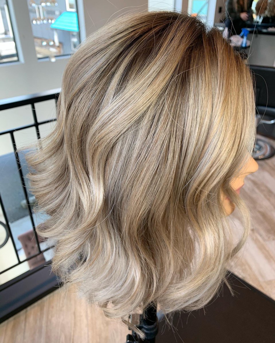 trinfellhauer's tweet photo. Hello beautiful ladies around the Area, go follow my hair insta and keep up to date when I’m taking clients and if you follow I’ll give you half off a hair cut when you show me 💞 (45$ cuts) or a free cut with any color service. Can’t wait to do your hair😍 https://t.co/XrsKzKN0Ls