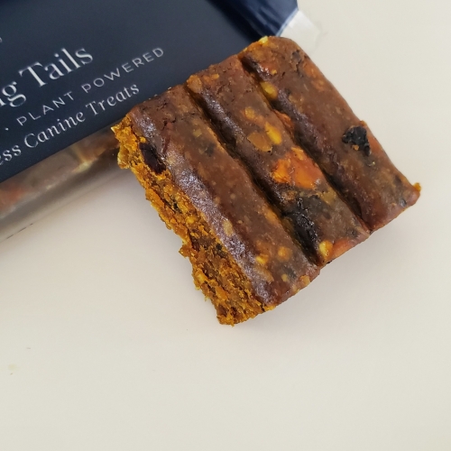 JoinDoggo's tweet image. Check out our first product review of @FetchingFields wellness dog treats! They're like protein bars for your dogs. // Pros: all-natural, human-grade &amp;amp; certified organic ingredients. Cons: they're expensive - more than human protein bars expensive. bit.ly/fetchingfields