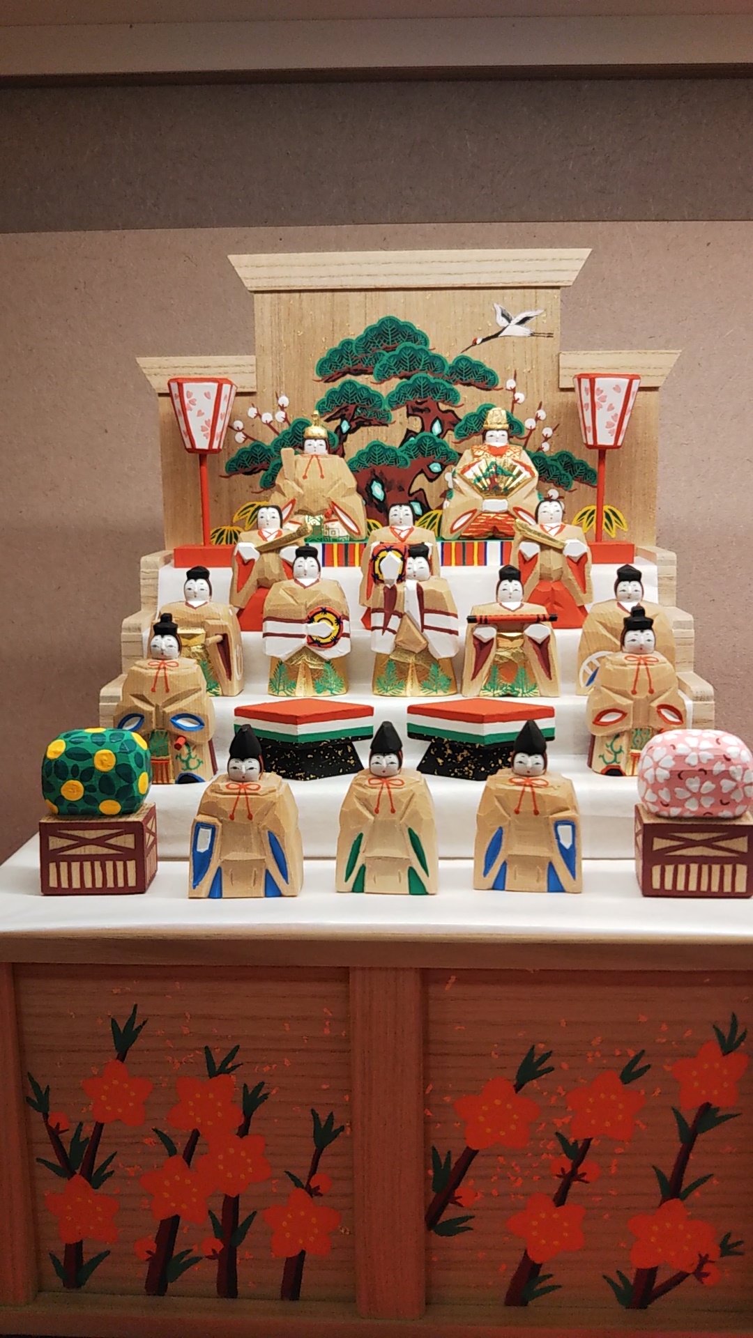 奈良一刀彫 瀬谷桃源作 立雛 【送料無料】奈良一刀彫 瀬谷桃源作 立雛