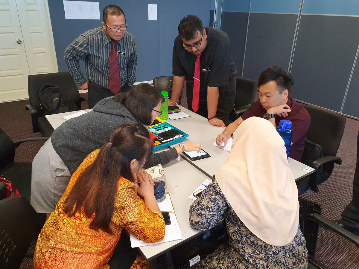 SamLabsMalaysia's tweet photo. More than 50 Primary and Secondary School Teachers from #Malaysia Sabah State attending @SAMLabs #STEM #MakerKit workshop by Sabah MOE & @Cybertech_My in Kota Kinabalu..
@KemPendidikan @MohdGazaliAbas @drihsanismail @joachorn @IamMortenHagen @Ishammuddin https://t.co/KxYmIbg6Fu