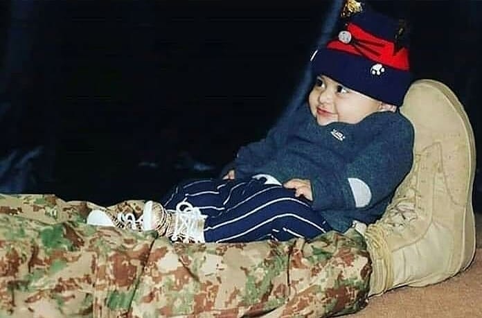 bestarmypakarmy's tweet photo. اگر کوئی چھوٹا بچہ دن کو آرام سے سو رہا ہو تو سمجھ

جائیں وہ آپ کی نیند حرام کرنے کے لیے چارجنگ پہ لگا ہوا ہے🤗😐🙄
.
#pakistanzindabad #pakistan #pakarmyzindabad #pakistan #pakarmy #pakarmyswag #pakarmytheheroes #pakarmylovers #pakistanairforce #pakarmyofficers #pak #pakarmyhero https://t.co/PutmNnL45o