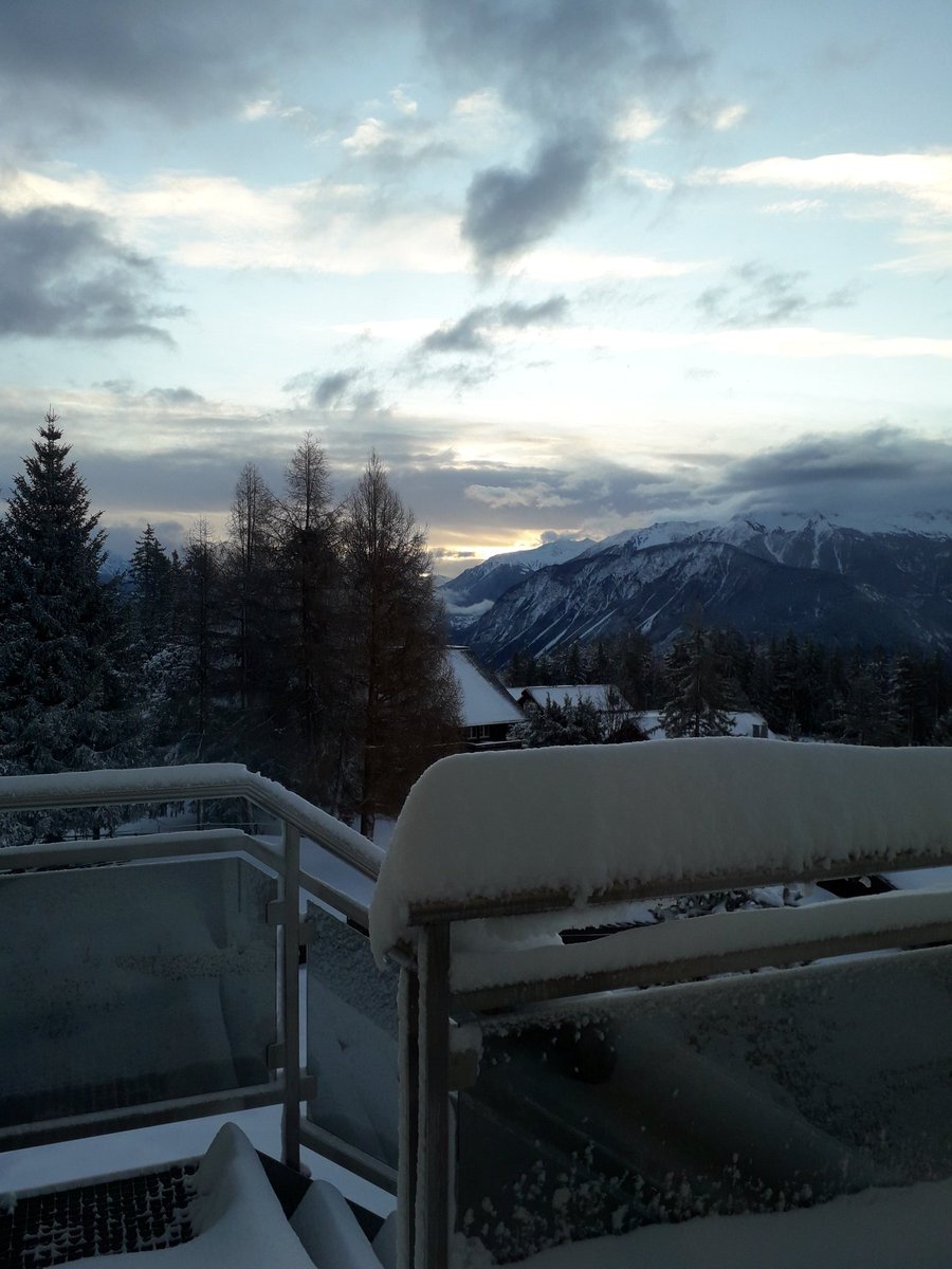 stedcamp's tweet photo. A beautiful morning here in Switzerland, currently -3 with hights today of -1 #ski2020 https://t.co/bTaPT2kxRq