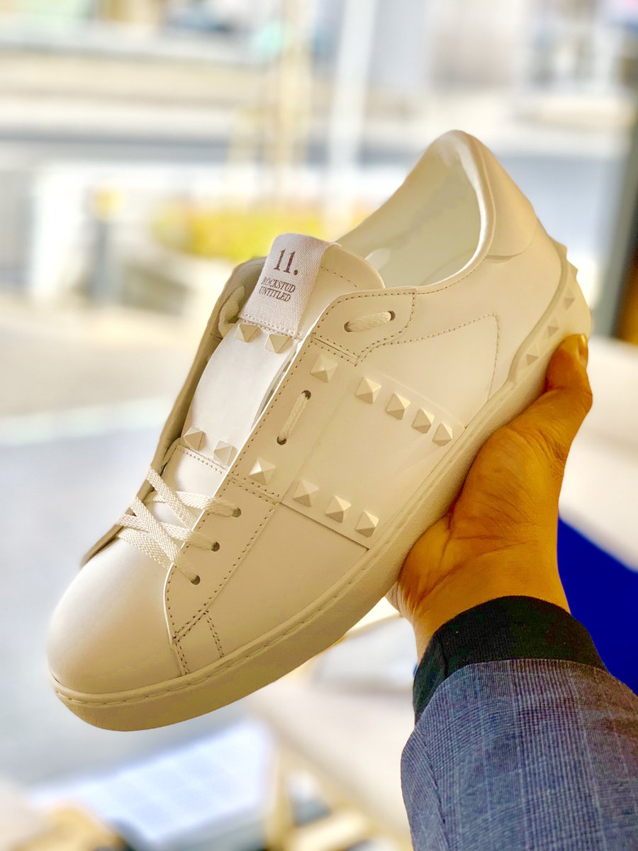 ELHOLDINGS's tweet photo. オシャレをするならまず足元から👟

#VLTN
#Valentino 
#ヴァレンティノ 
#スニーカー
#アパレル
#イタリアブランド
#インポートブランド https://t.co/u2C5uZTQMD