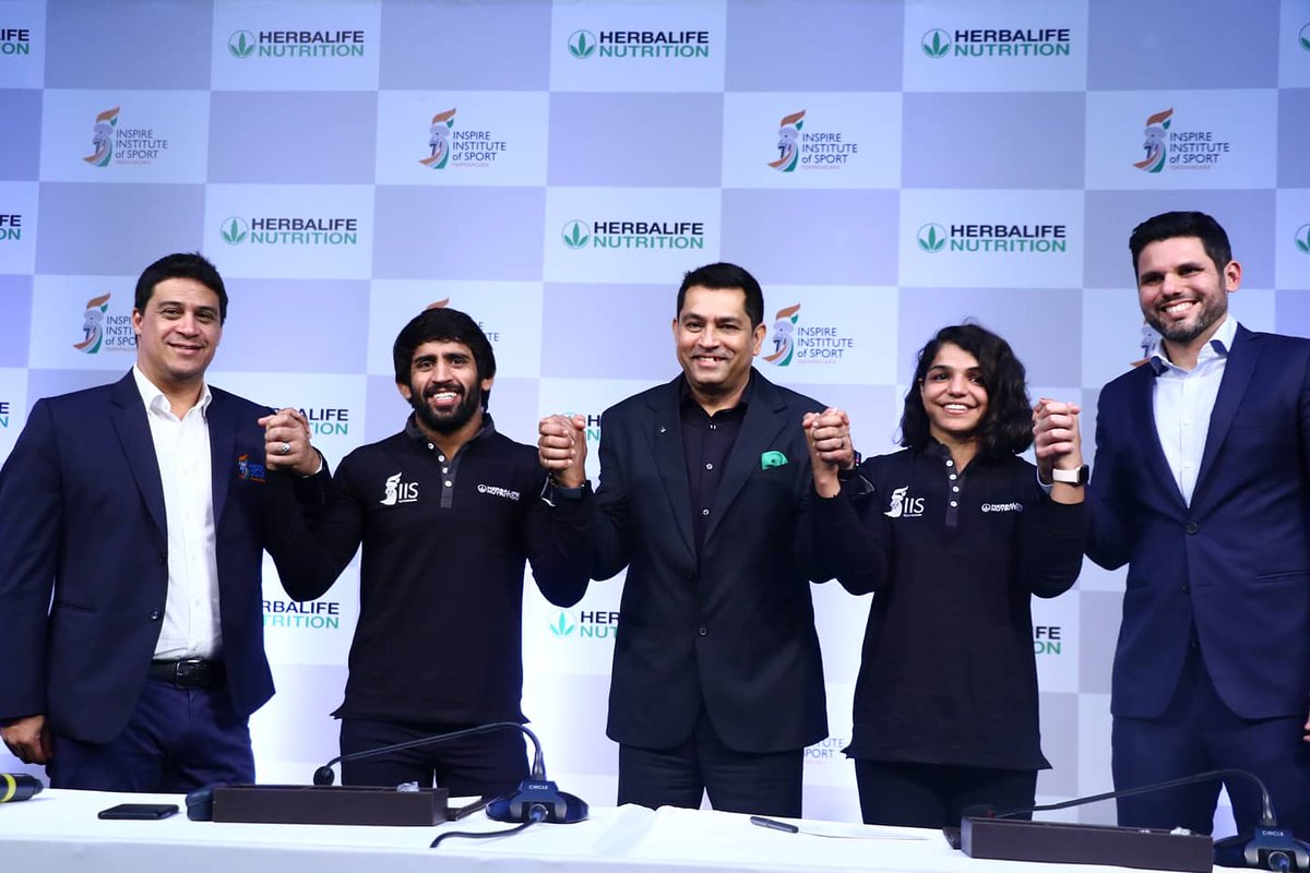 IIS_Vijayanagar's tweet photo. IIS partnered with @Herbalifeindia with an aim to provide the best science-based nutrition products and expertise to enable the highest level of sports performance from our athletes.
Here are some snapshots of the announcement yesterday in Bengaluru.
#LegendInProgress https://t.co/GTsIaX6tr2